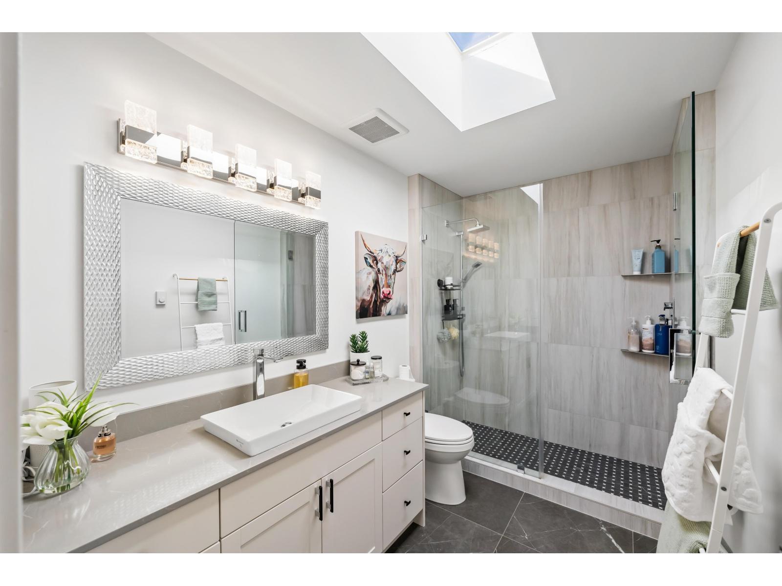 Listing Picture 27 of 40 : 2 14985 VICTORIA AVENUE, White Rock - 魯藝地產 Yvonne Lu Group - MLS Medallion Club Member