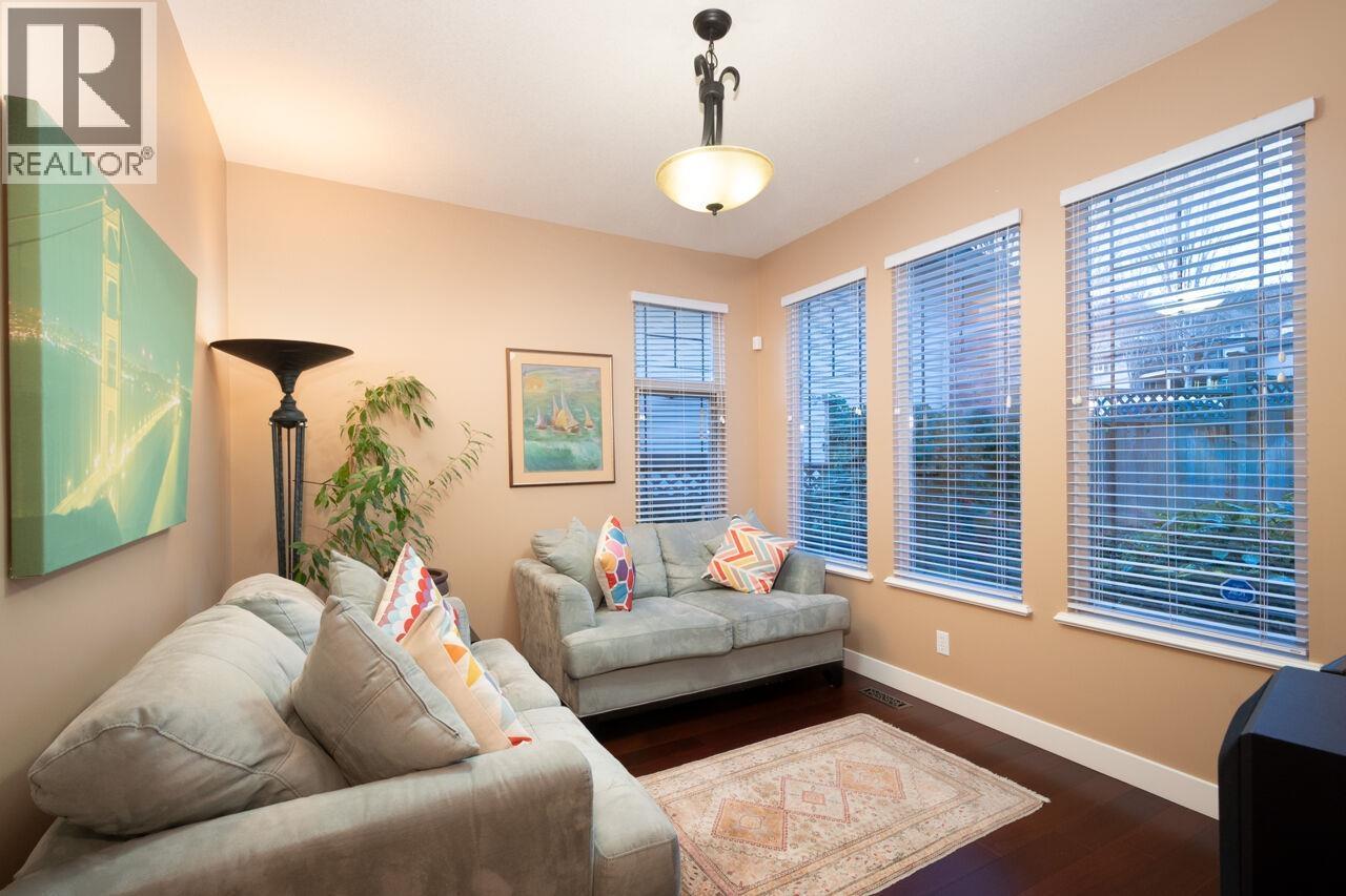 3 Maple Drive, Port Moody, British Columbia  V3H 5M8 - Photo 3 - R3099983