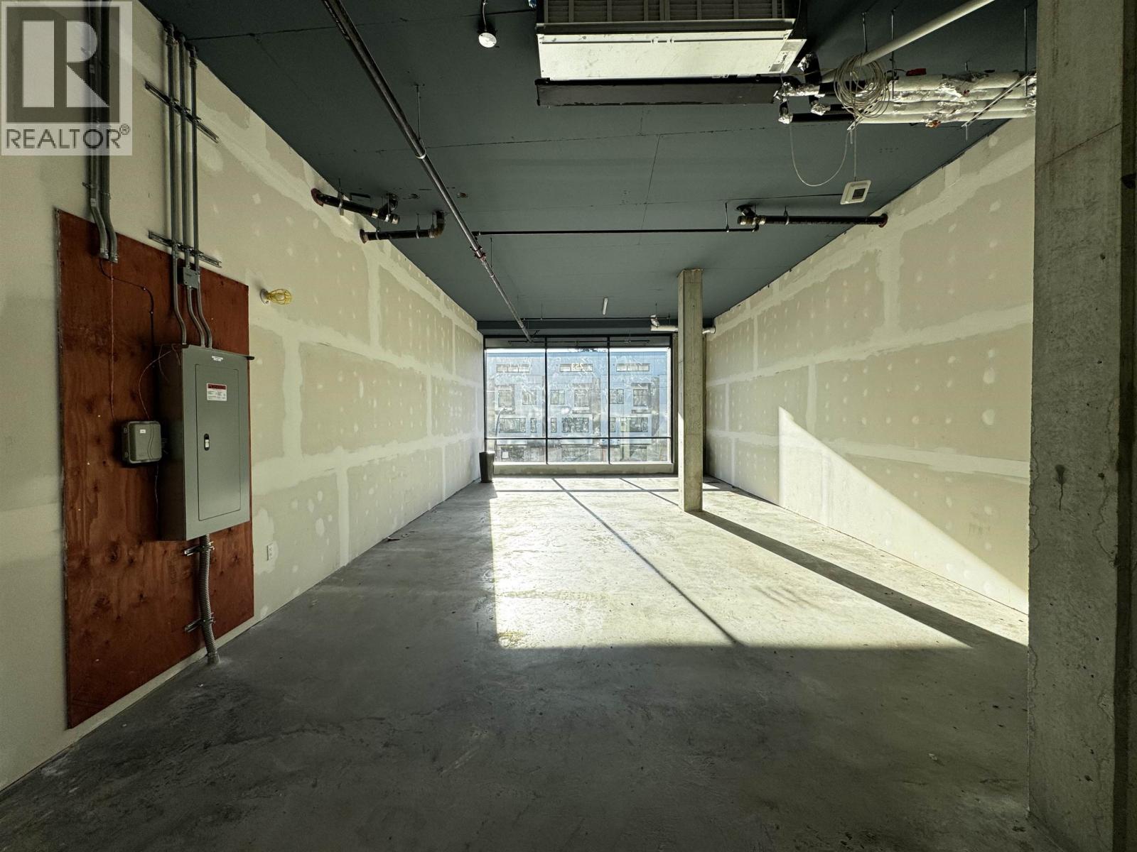 253 422 E 3rd Street, North Vancouver, British Columbia  V7L 0K1 - Photo 4 - C8077047