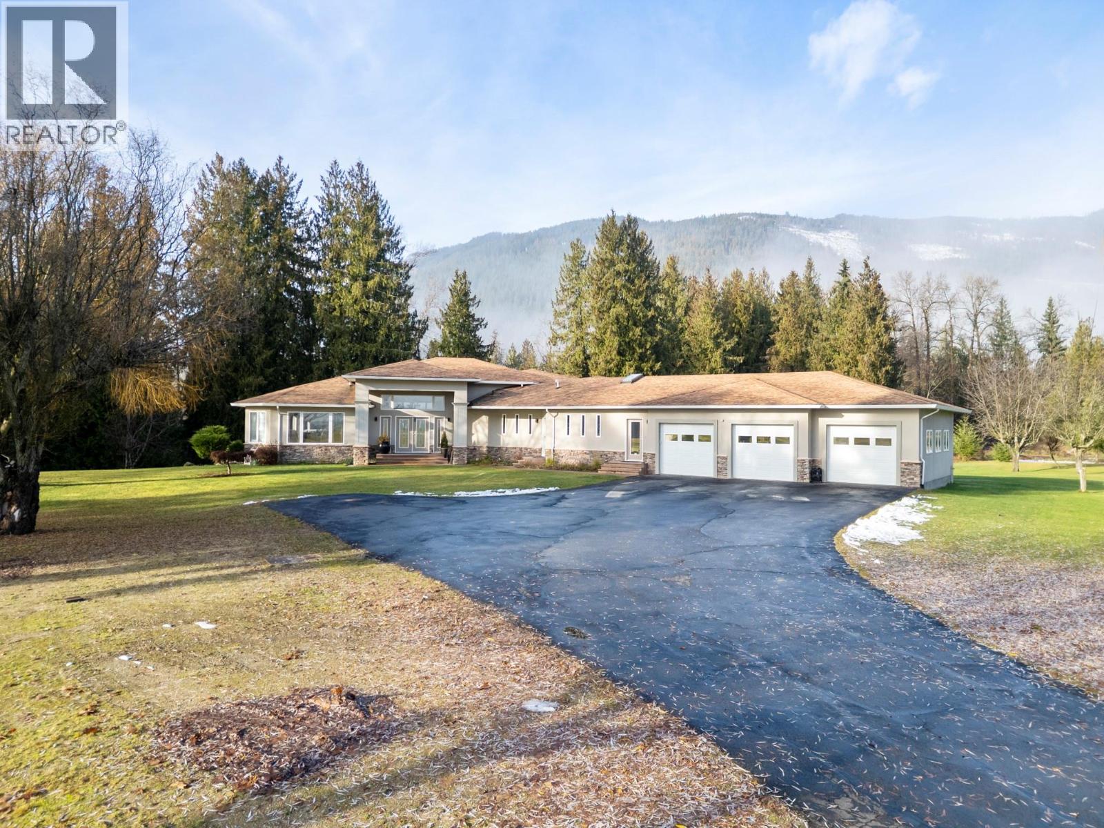 1200 Trans Canada Highway, Sicamous, British Columbia