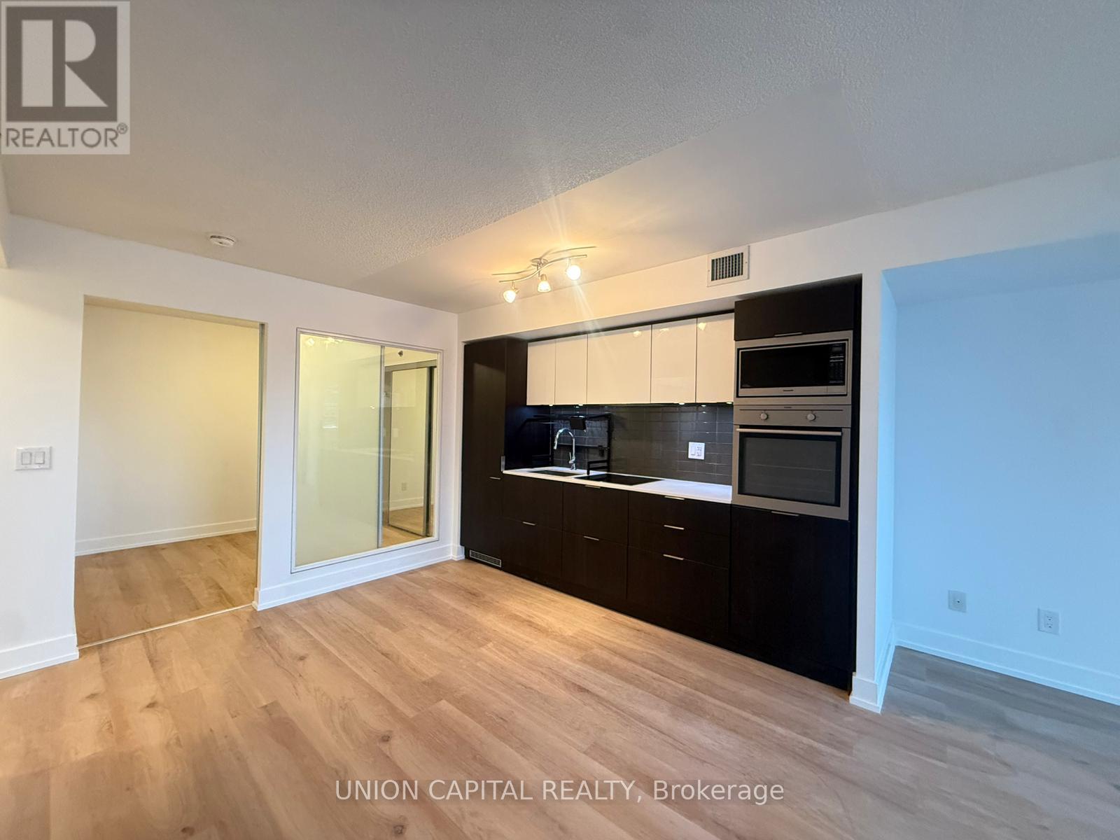 701 - 318 Richmond Street W, Toronto (Waterfront Communities), Ontario  M5V 0B4 - Photo 11 - C12889346