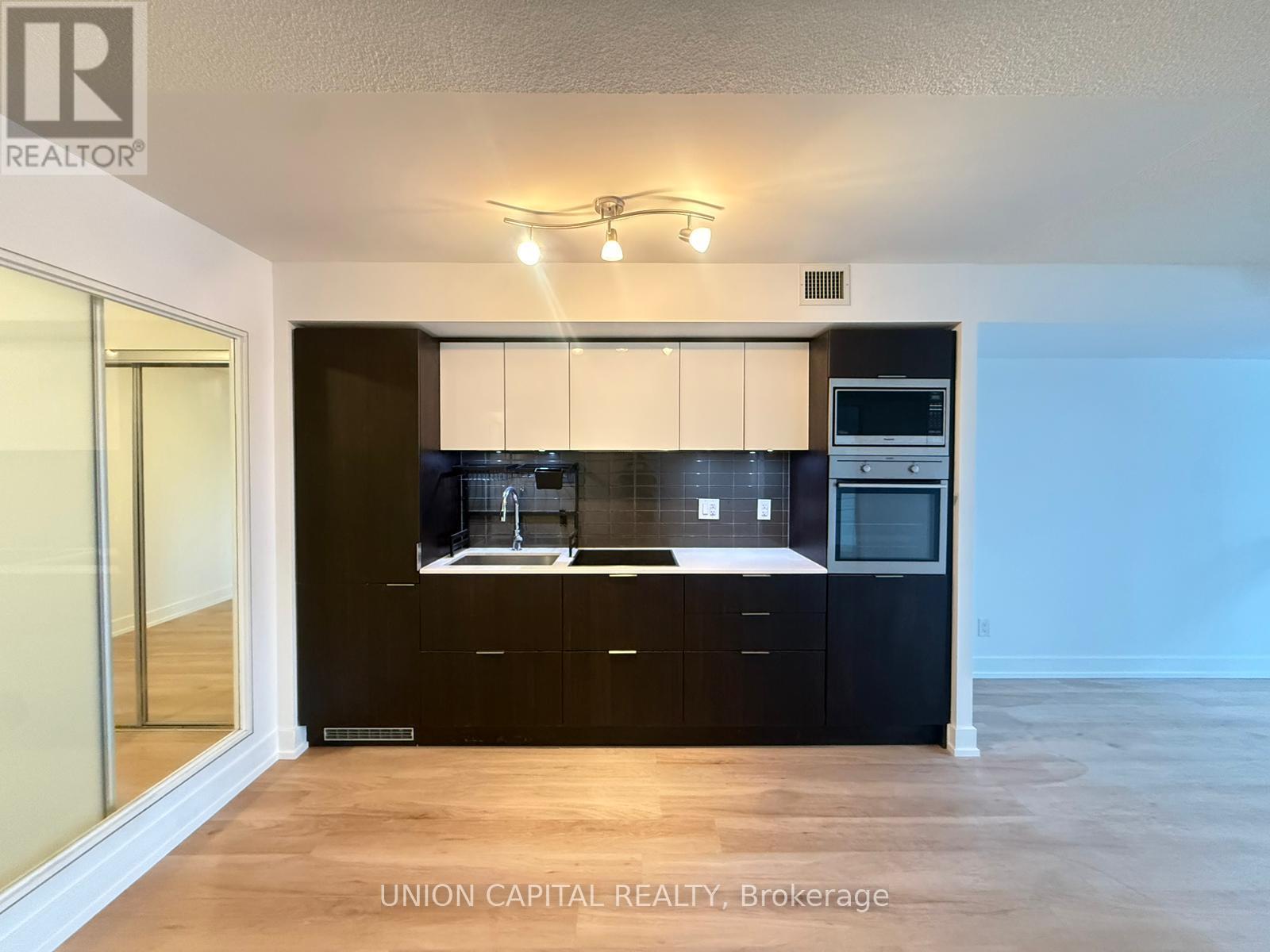 701 - 318 Richmond Street W, Toronto (Waterfront Communities), Ontario  M5V 0B4 - Photo 14 - C12889346