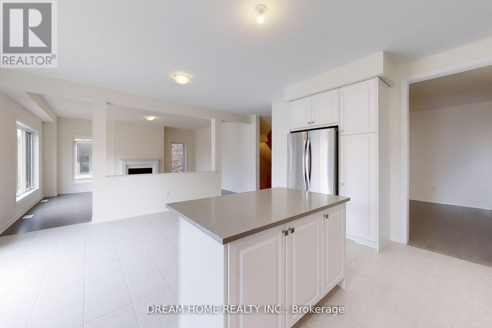 7 Charles White Court, East Gwillimbury, Ontario  L9N 0T7 - Photo 10 - N12889330