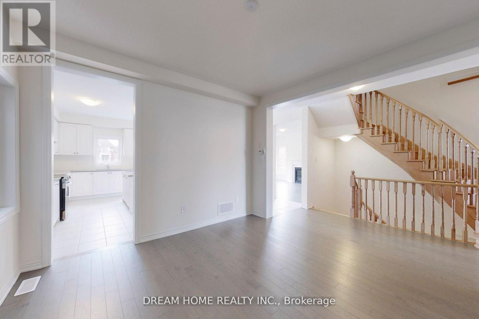 7 Charles White Court, East Gwillimbury, Ontario  L9N 0T7 - Photo 12 - N12889330