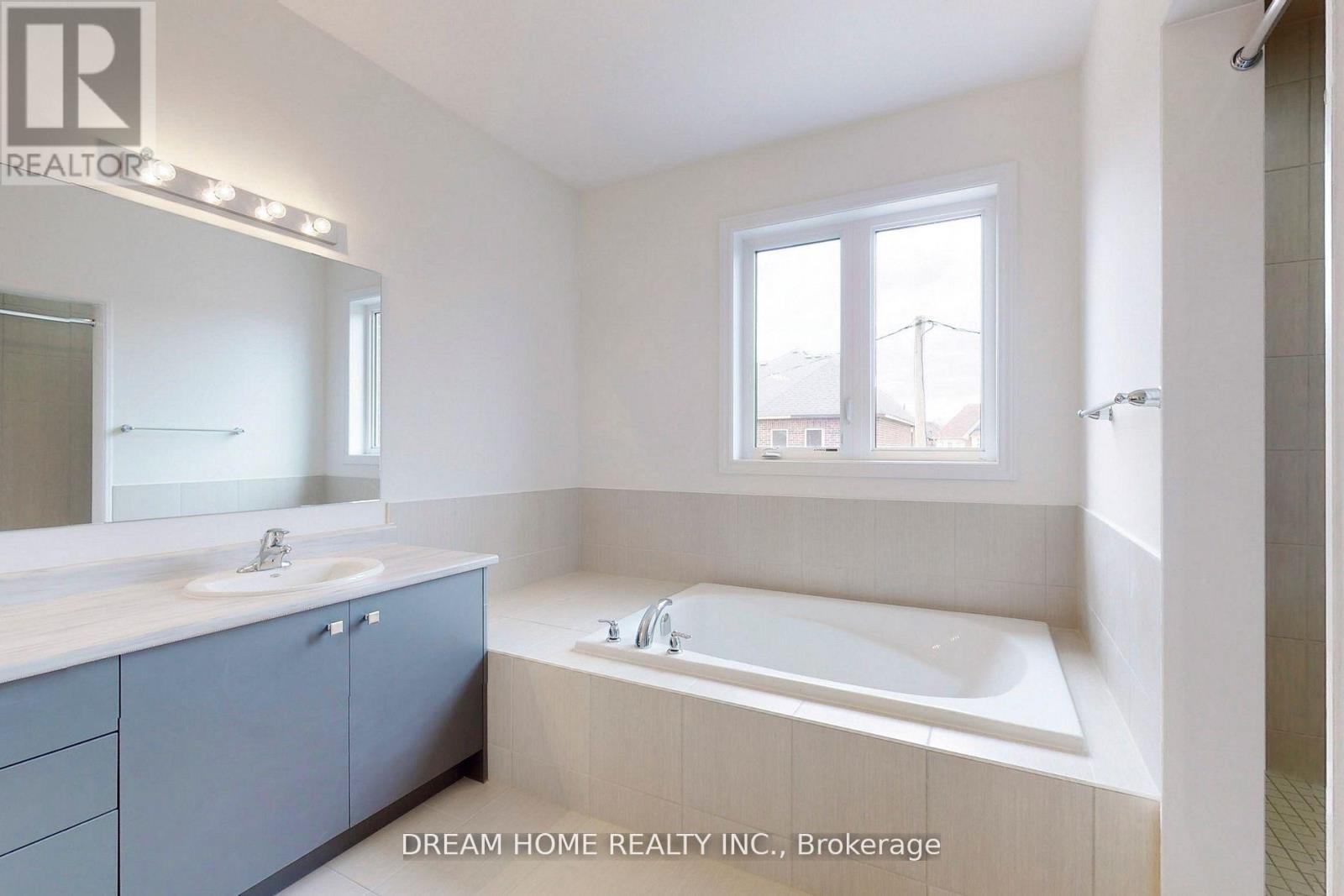 7 Charles White Court, East Gwillimbury, Ontario  L9N 0T7 - Photo 26 - N12889330