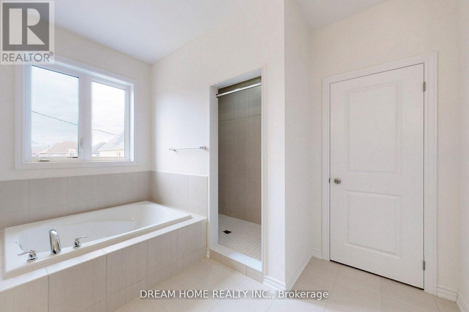 7 Charles White Court, East Gwillimbury, Ontario  L9N 0T7 - Photo 27 - N12889330