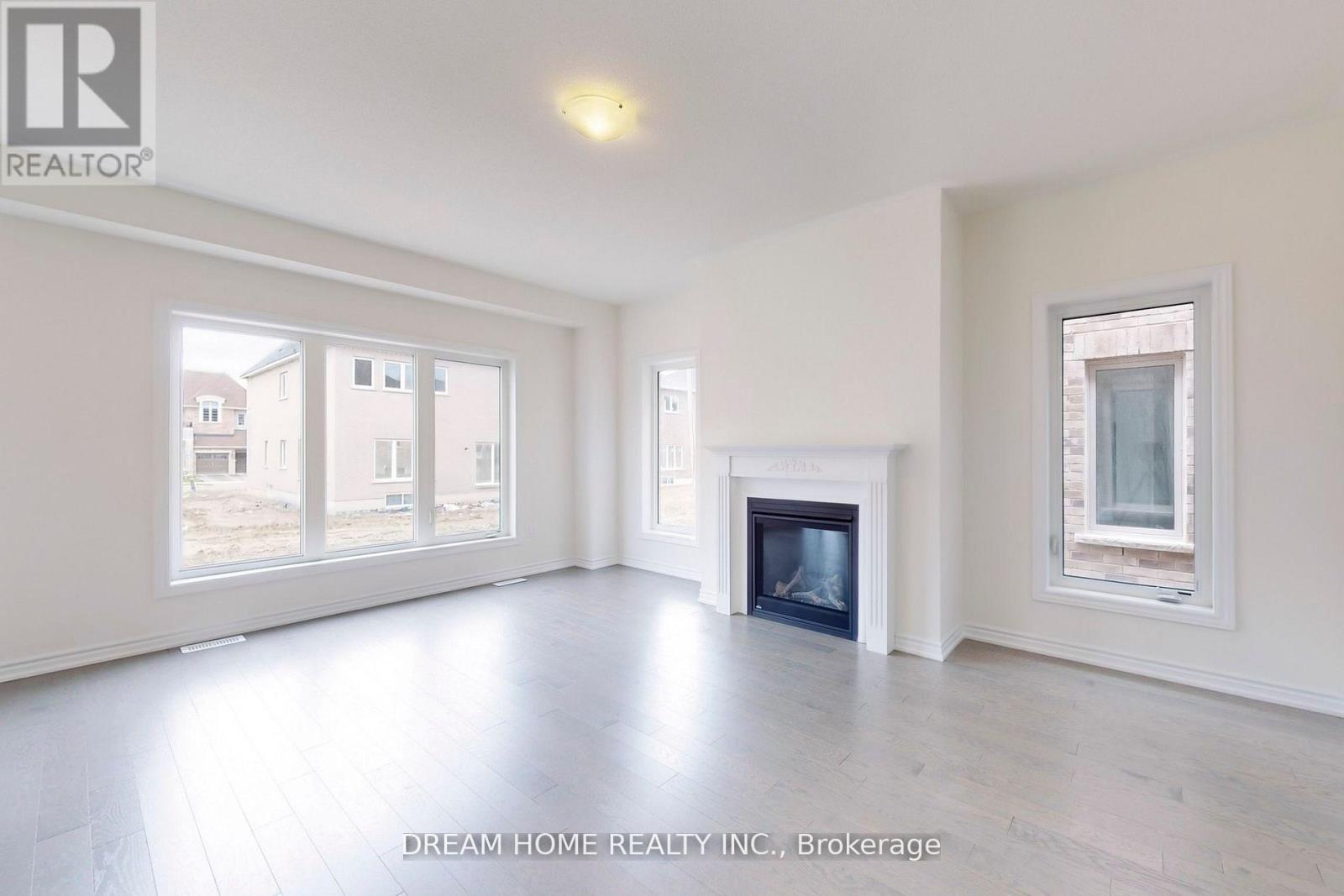 7 Charles White Court, East Gwillimbury, Ontario  L9N 0T7 - Photo 3 - N12889330