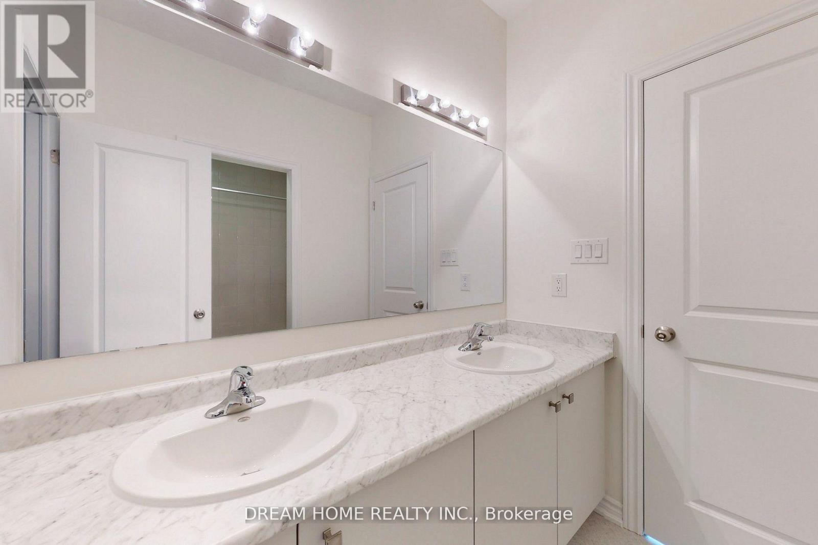 7 Charles White Court, East Gwillimbury, Ontario  L9N 0T7 - Photo 30 - N12889330