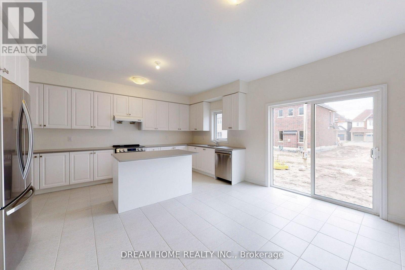 7 Charles White Court, East Gwillimbury, Ontario  L9N 0T7 - Photo 6 - N12889330