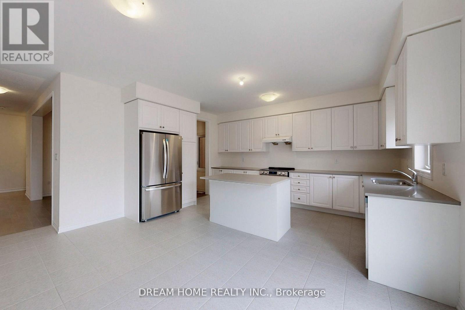 7 Charles White Court, East Gwillimbury, Ontario  L9N 0T7 - Photo 7 - N12889330