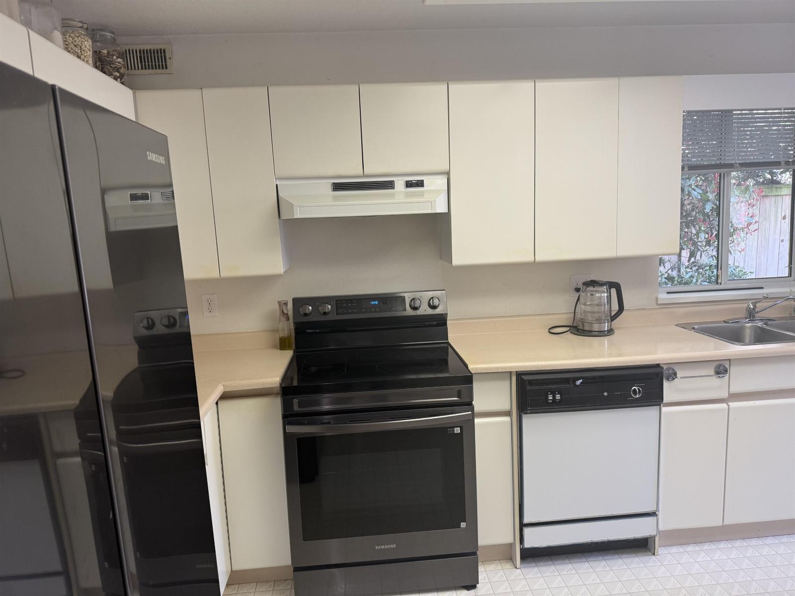 107 16031 82 Avenue, Surrey, British Columbia  V4N 0N4 - Photo 3 - R3099065