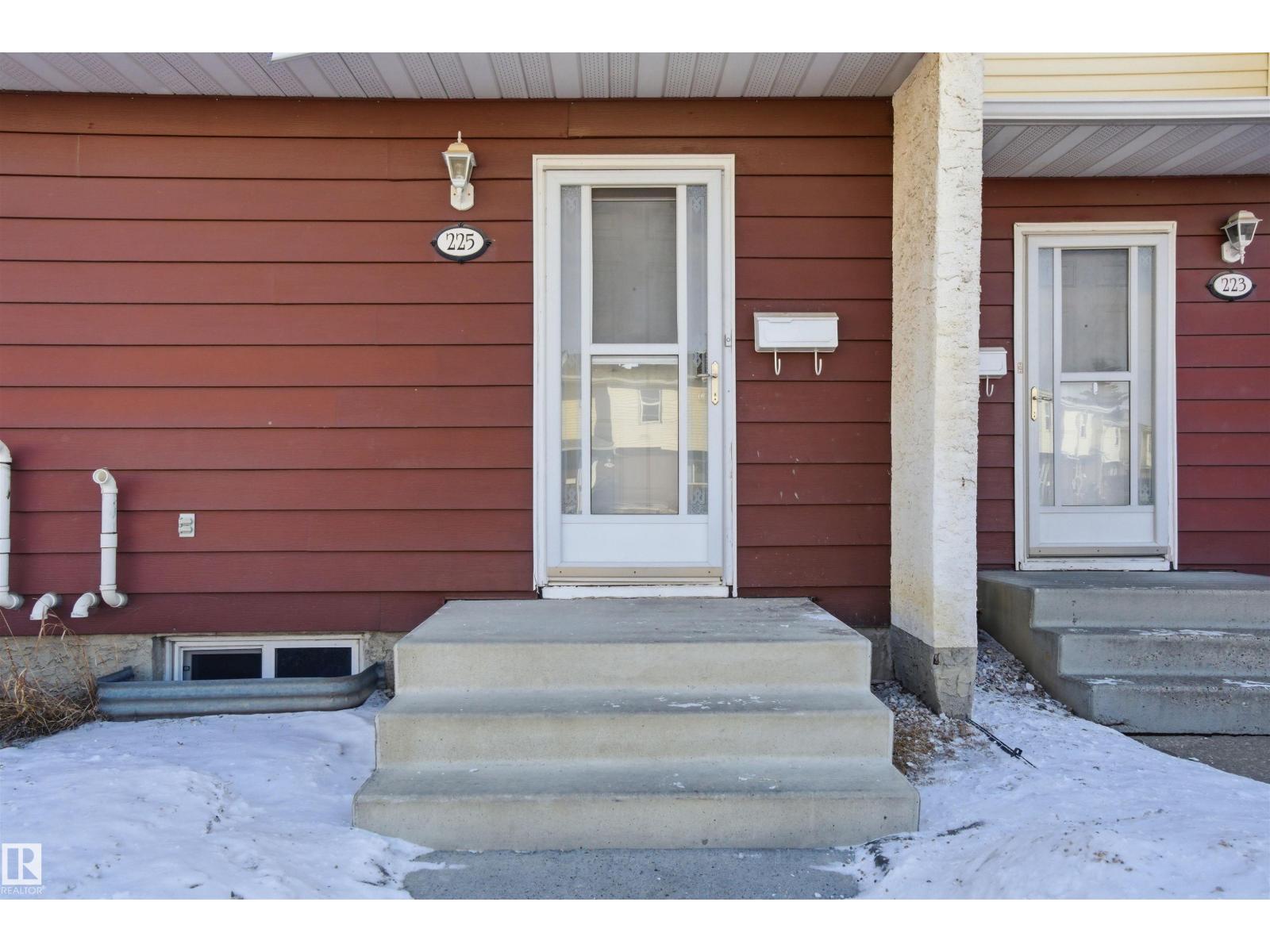 225 Harrison Dr Nw, Edmonton, Alberta  T5A 2X5 - Photo 4 - E4477675