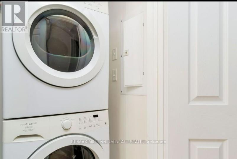 409 - 3075 Thomas Street, Mississauga, Ontario  L5M 0M4 - Photo 3 - W12882512