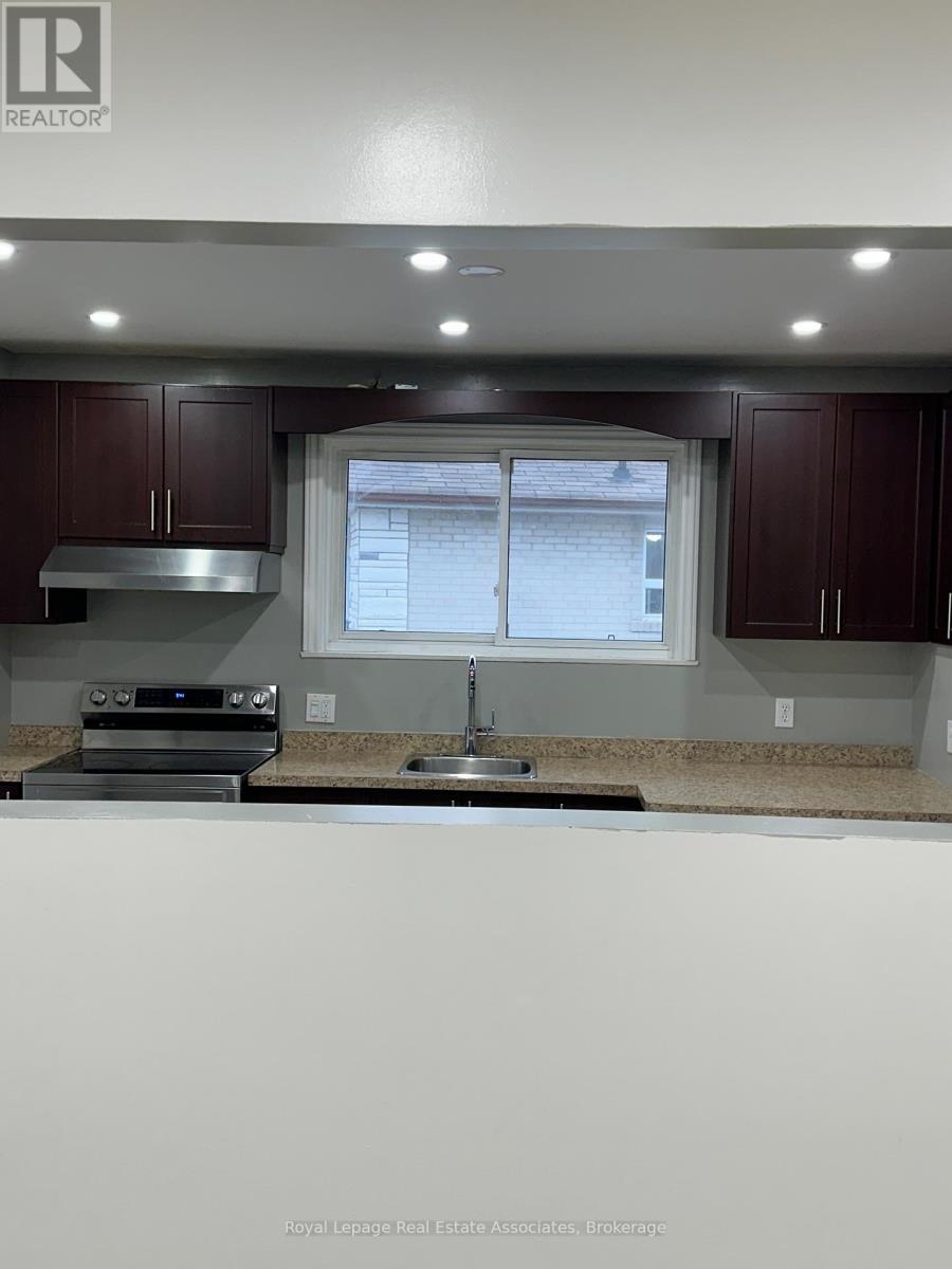 Main Floor - 25 Ashwood Crescent, Brampton, Ontario  L6T 1M1 - Photo 10 - W12889328