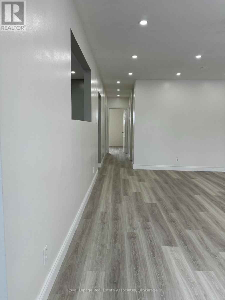 Main Floor - 25 Ashwood Crescent, Brampton, Ontario  L6T 1M1 - Photo 12 - W12889328