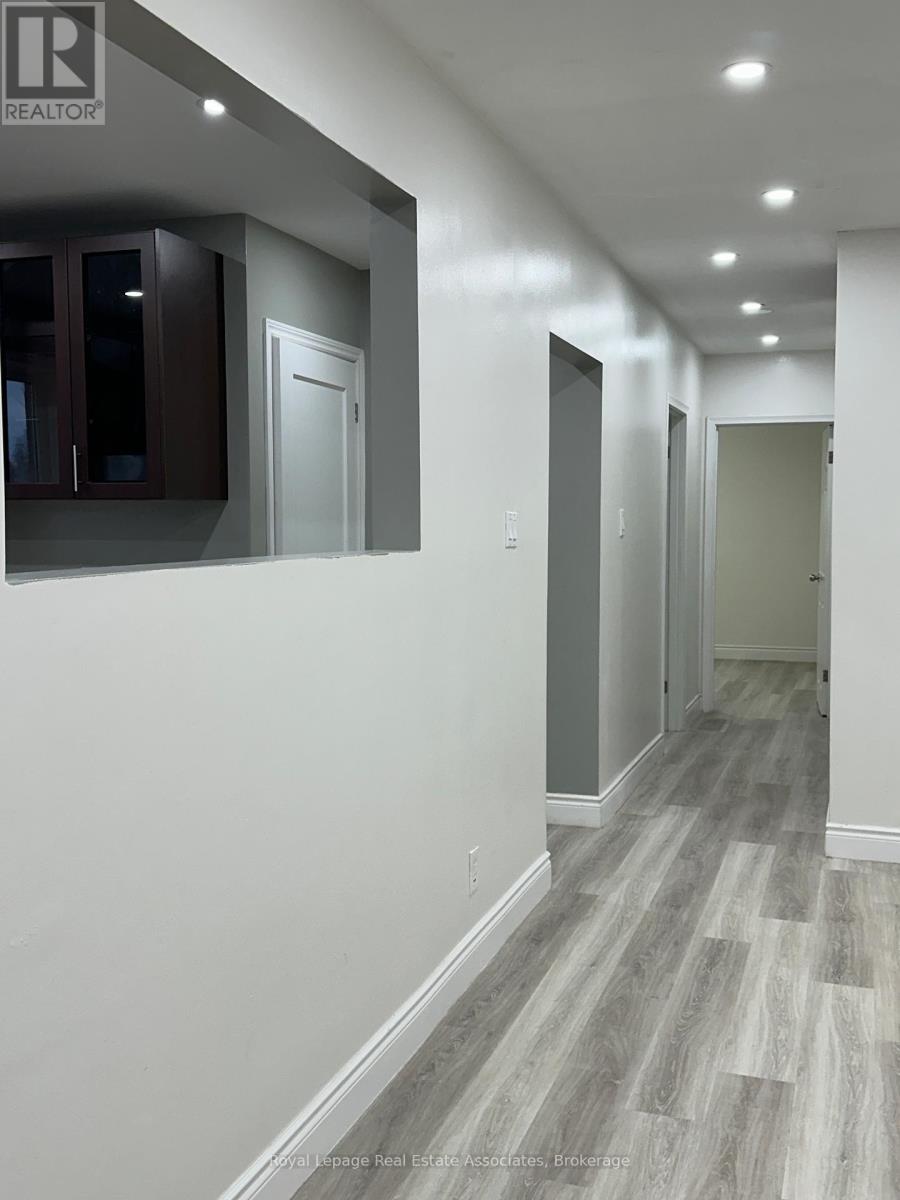 Main Floor - 25 Ashwood Crescent, Brampton, Ontario  L6T 1M1 - Photo 13 - W12889328