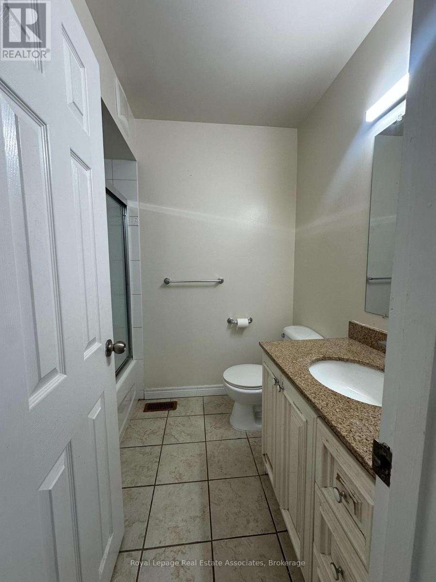 Main Floor - 25 Ashwood Crescent, Brampton, Ontario  L6T 1M1 - Photo 16 - W12889328