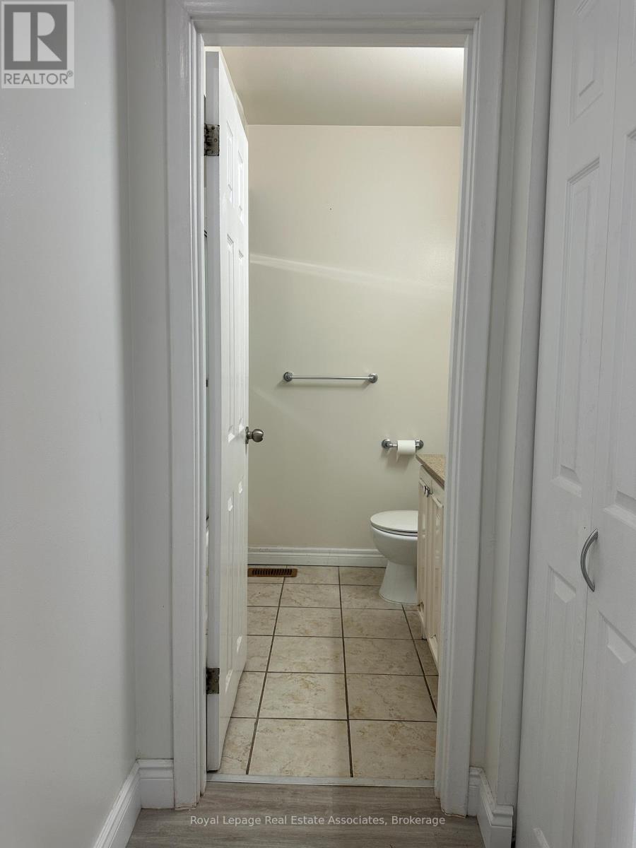 Main Floor - 25 Ashwood Crescent, Brampton, Ontario  L6T 1M1 - Photo 17 - W12889328