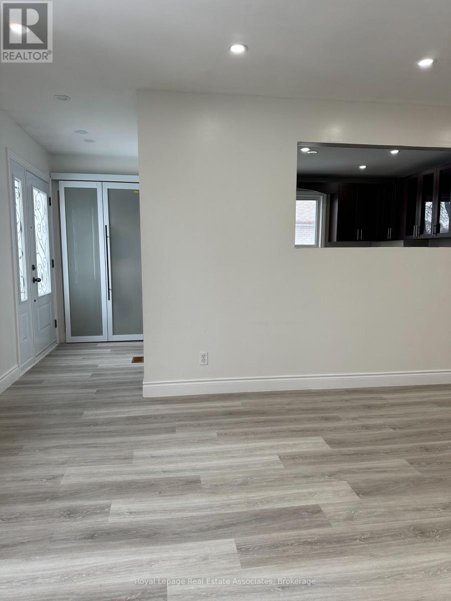 Main Floor - 25 Ashwood Crescent, Brampton, Ontario  L6T 1M1 - Photo 3 - W12889328