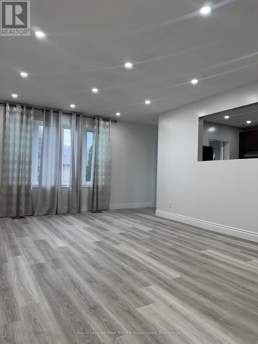 Main Floor - 25 Ashwood Crescent, Brampton, Ontario  L6T 1M1 - Photo 4 - W12889328