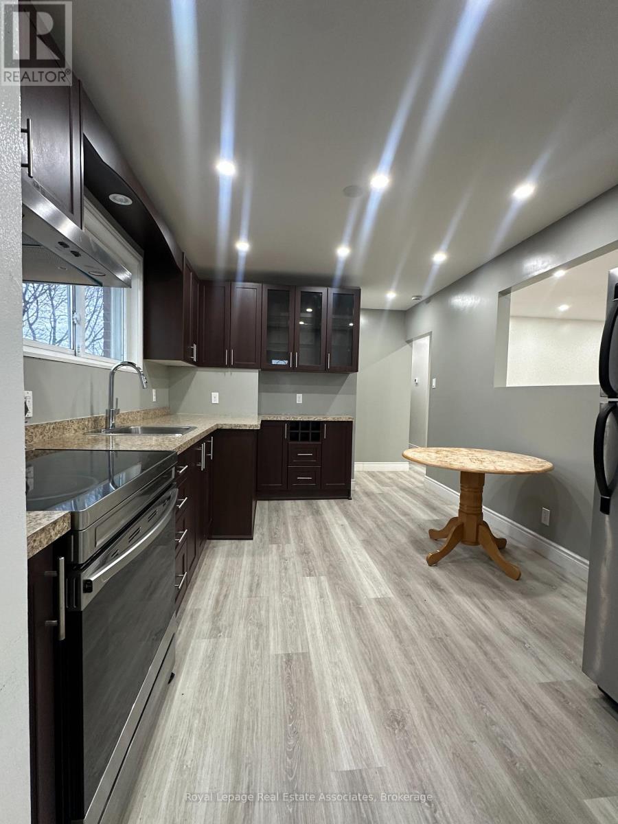 Main Floor - 25 Ashwood Crescent, Brampton, Ontario  L6T 1M1 - Photo 5 - W12889328