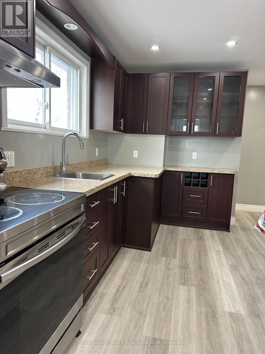 Main Floor - 25 Ashwood Crescent, Brampton, Ontario  L6T 1M1 - Photo 7 - W12889328