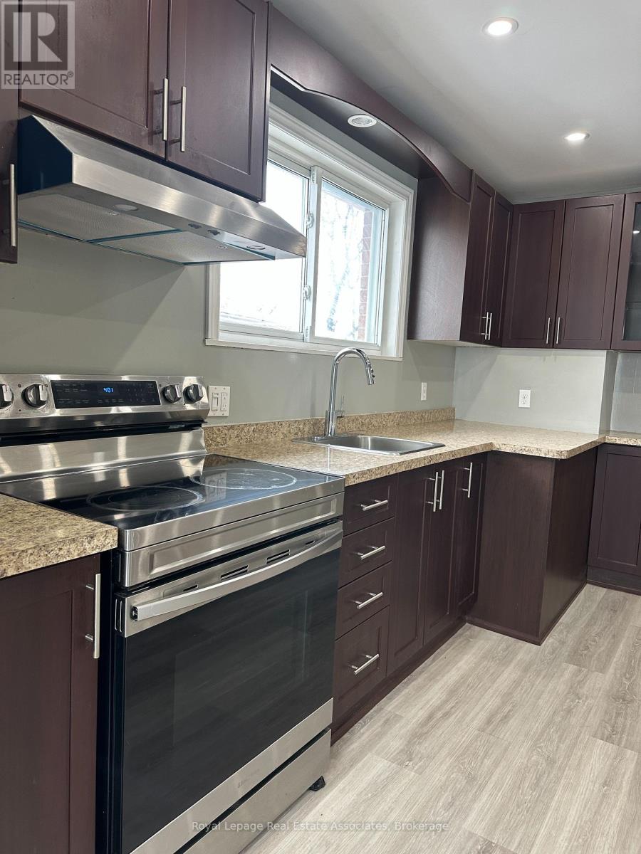 Main Floor - 25 Ashwood Crescent, Brampton, Ontario  L6T 1M1 - Photo 8 - W12889328