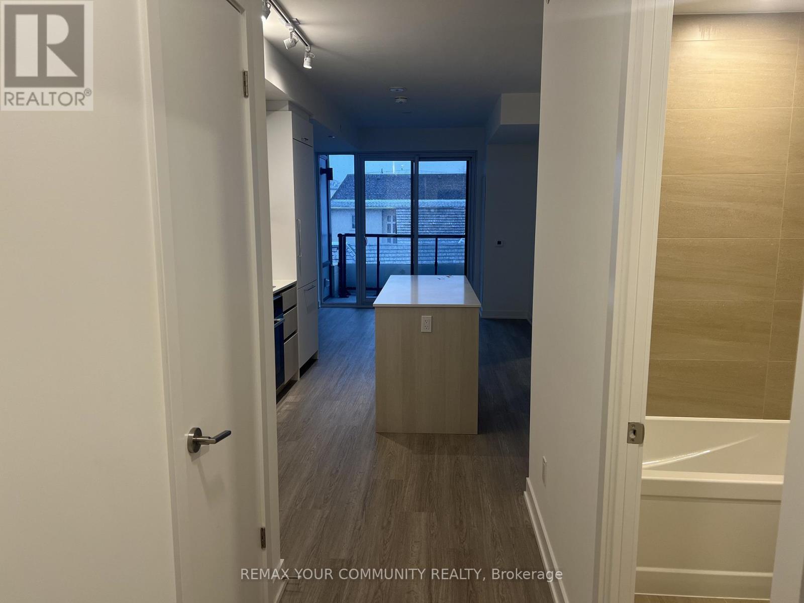 228 - 8188 Yonge Street, Vaughan, Ontario  L4J 0M2 - Photo 2 - N12883708