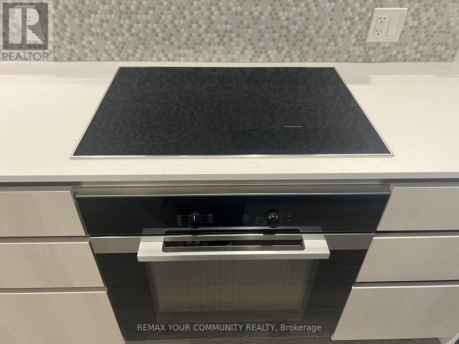 228 - 8188 Yonge Street, Vaughan, Ontario  L4J 0M2 - Photo 9 - N12883708