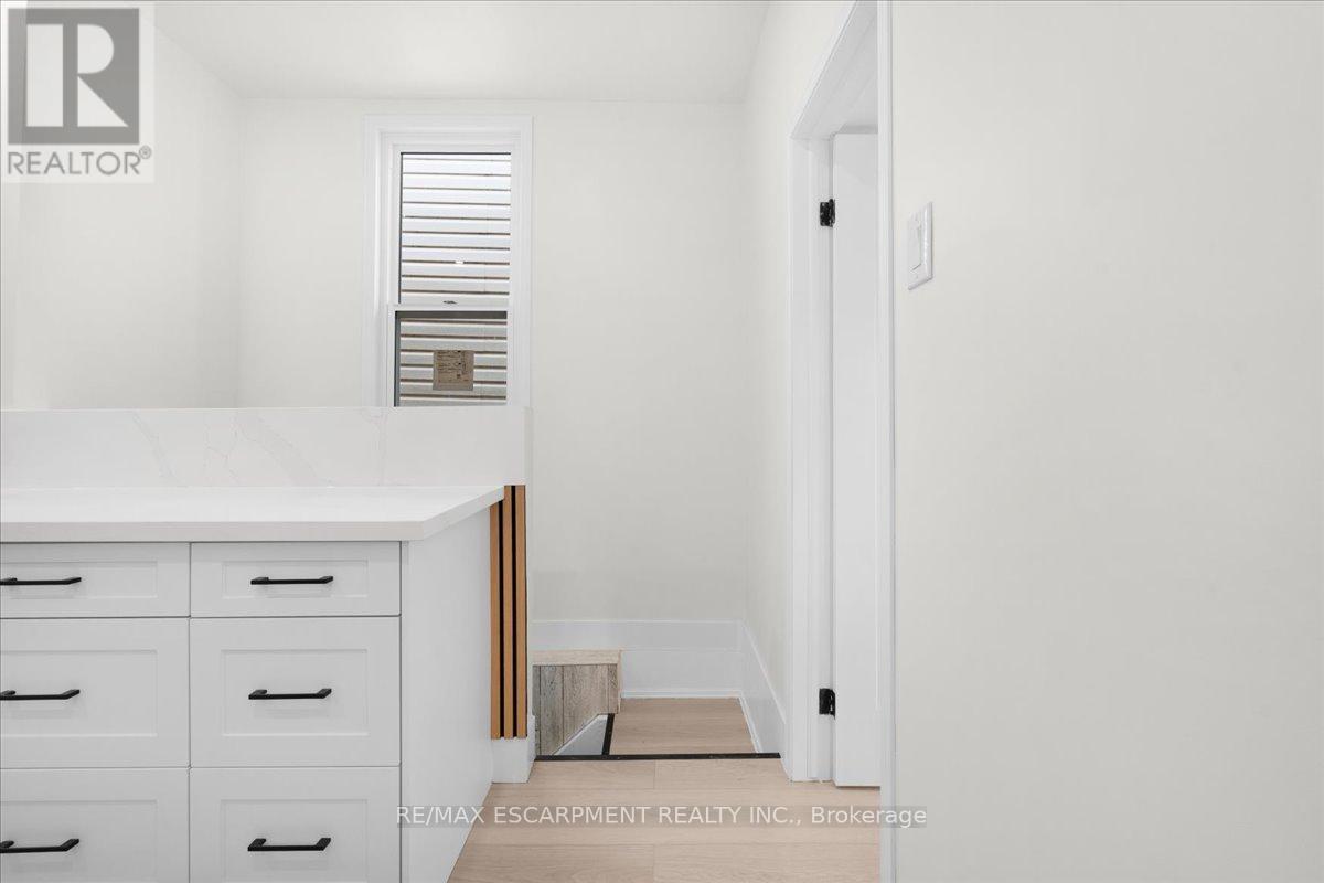 215 Ray Street N, Hamilton, Ontario  L8R 2Y3 - Photo 24 - X12889304