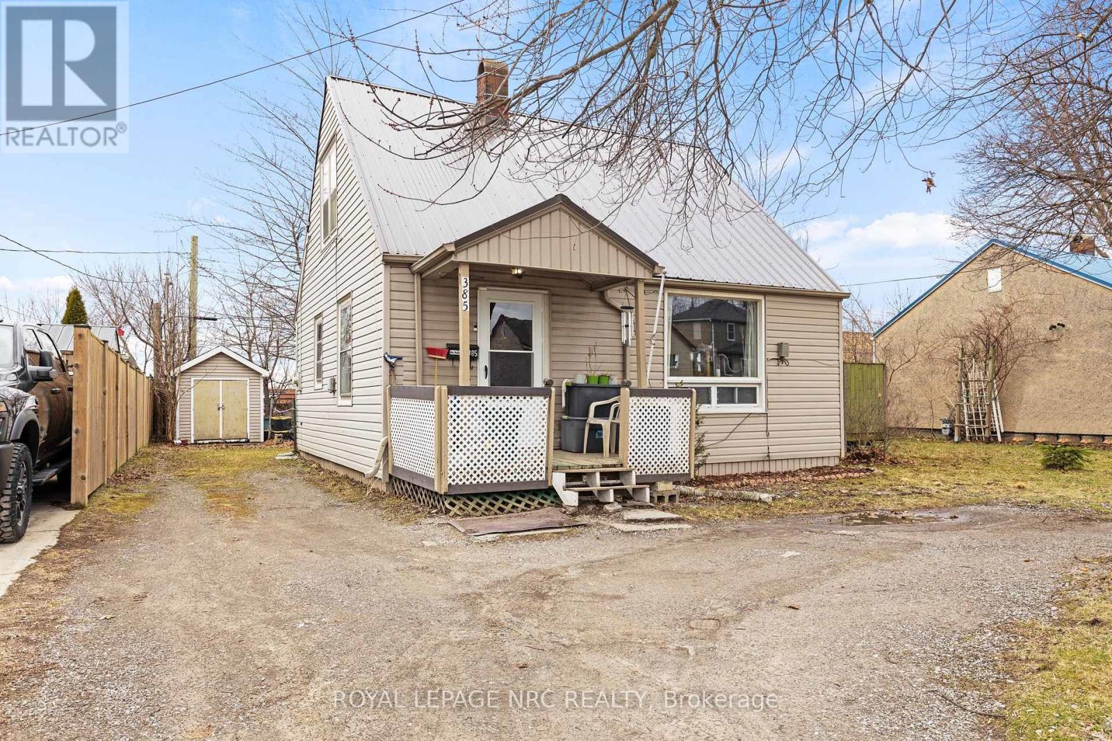 385 Crowland Avenue, Welland, Ontario  L3B 1X5 - Photo 2 - X12889306