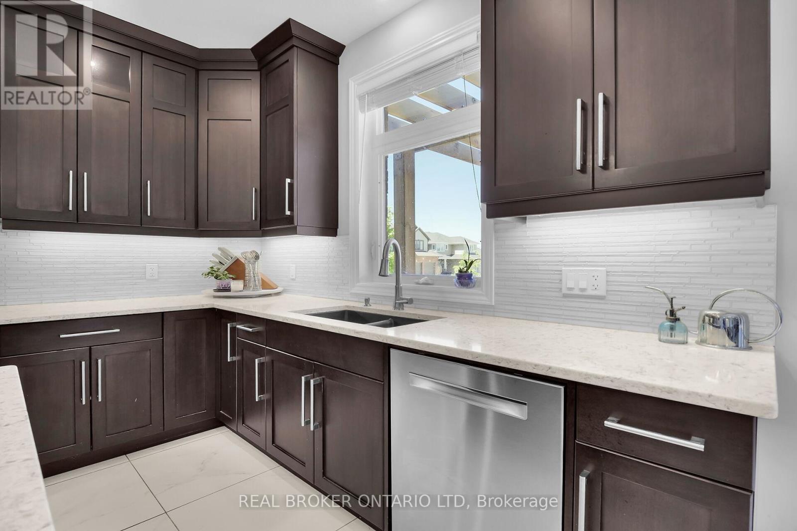 Photo 11 of 49 for 27 Glenwood Street