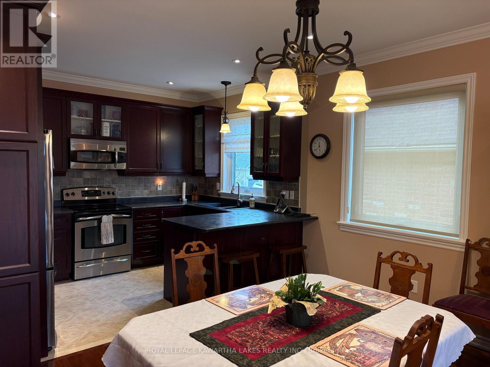 8 Ellis Crescent, Kawartha Lakes, Ontario  K9V 0A4 - Photo 16 - X12889426