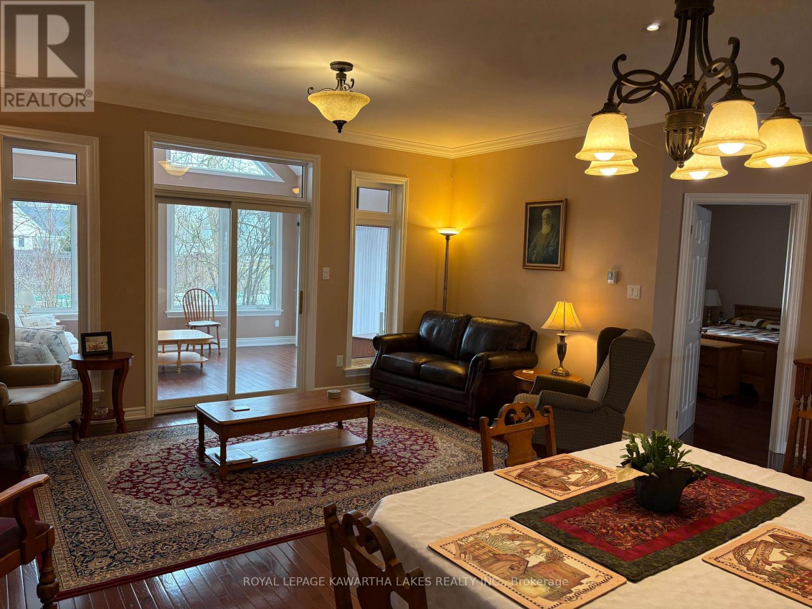 8 Ellis Crescent, Kawartha Lakes, Ontario  K9V 0A4 - Photo 18 - X12889426