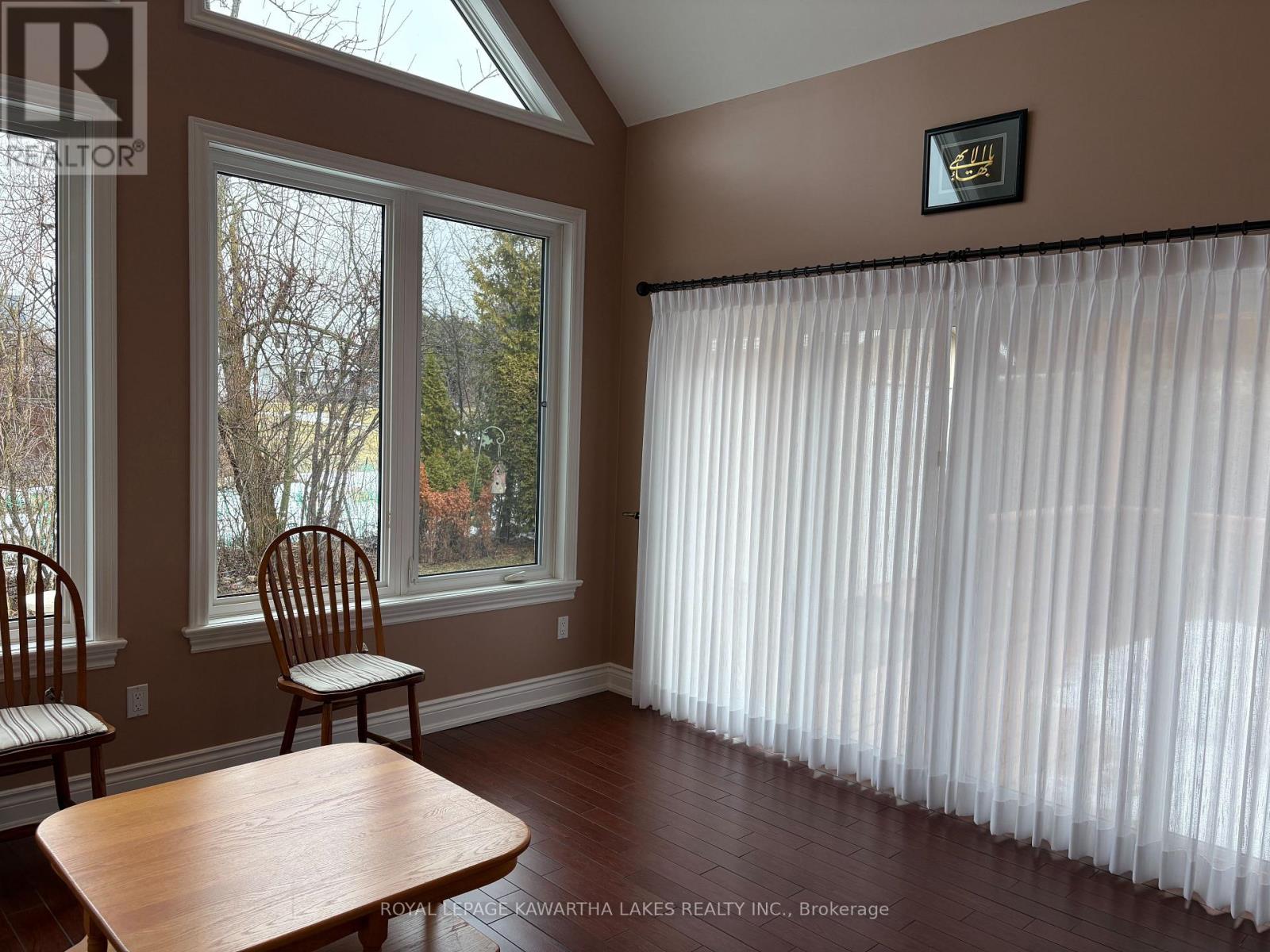 8 Ellis Crescent, Kawartha Lakes, Ontario  K9V 0A4 - Photo 19 - X12889426