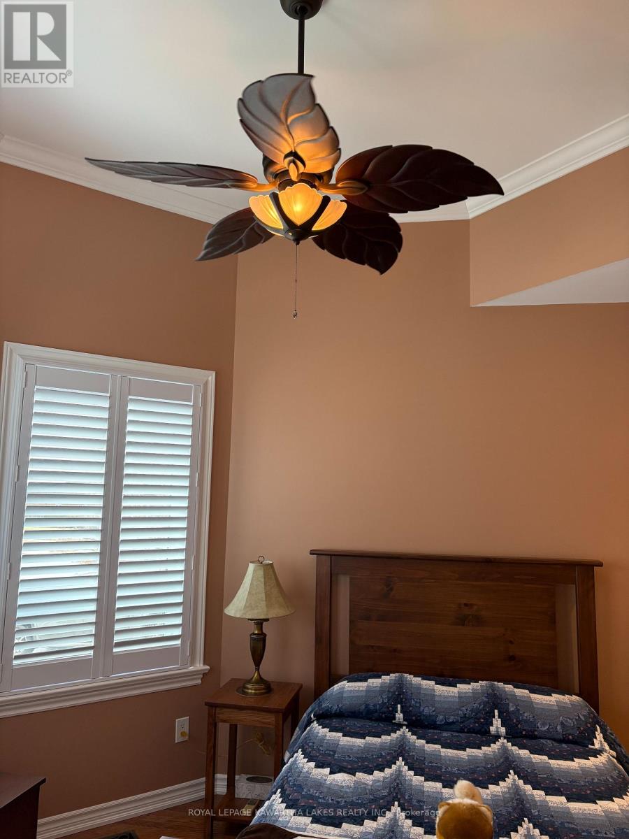 8 Ellis Crescent, Kawartha Lakes, Ontario  K9V 0A4 - Photo 3 - X12889426