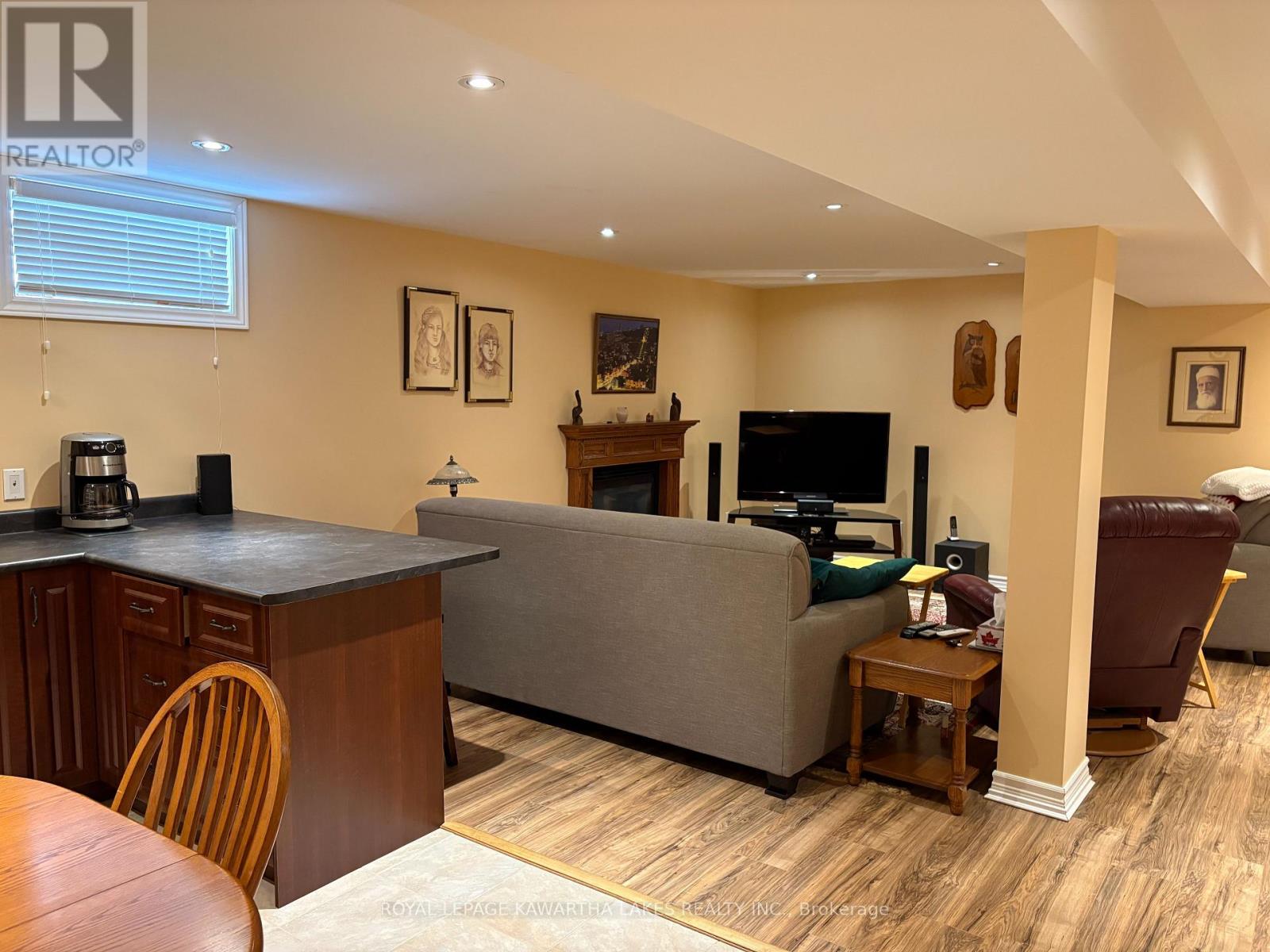 8 Ellis Crescent, Kawartha Lakes, Ontario  K9V 0A4 - Photo 32 - X12889426