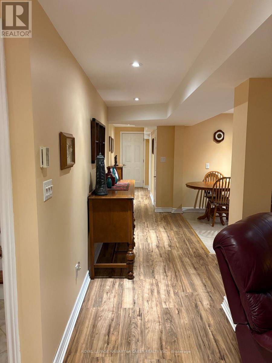 8 Ellis Crescent, Kawartha Lakes, Ontario  K9V 0A4 - Photo 33 - X12889426