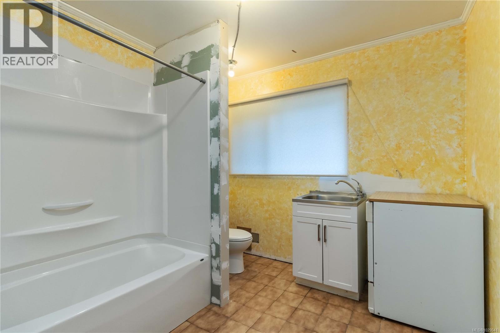 2753 Arbutus Rd, Saanich, British Columbia  V8N 5X7 - Photo 21 - 1029041