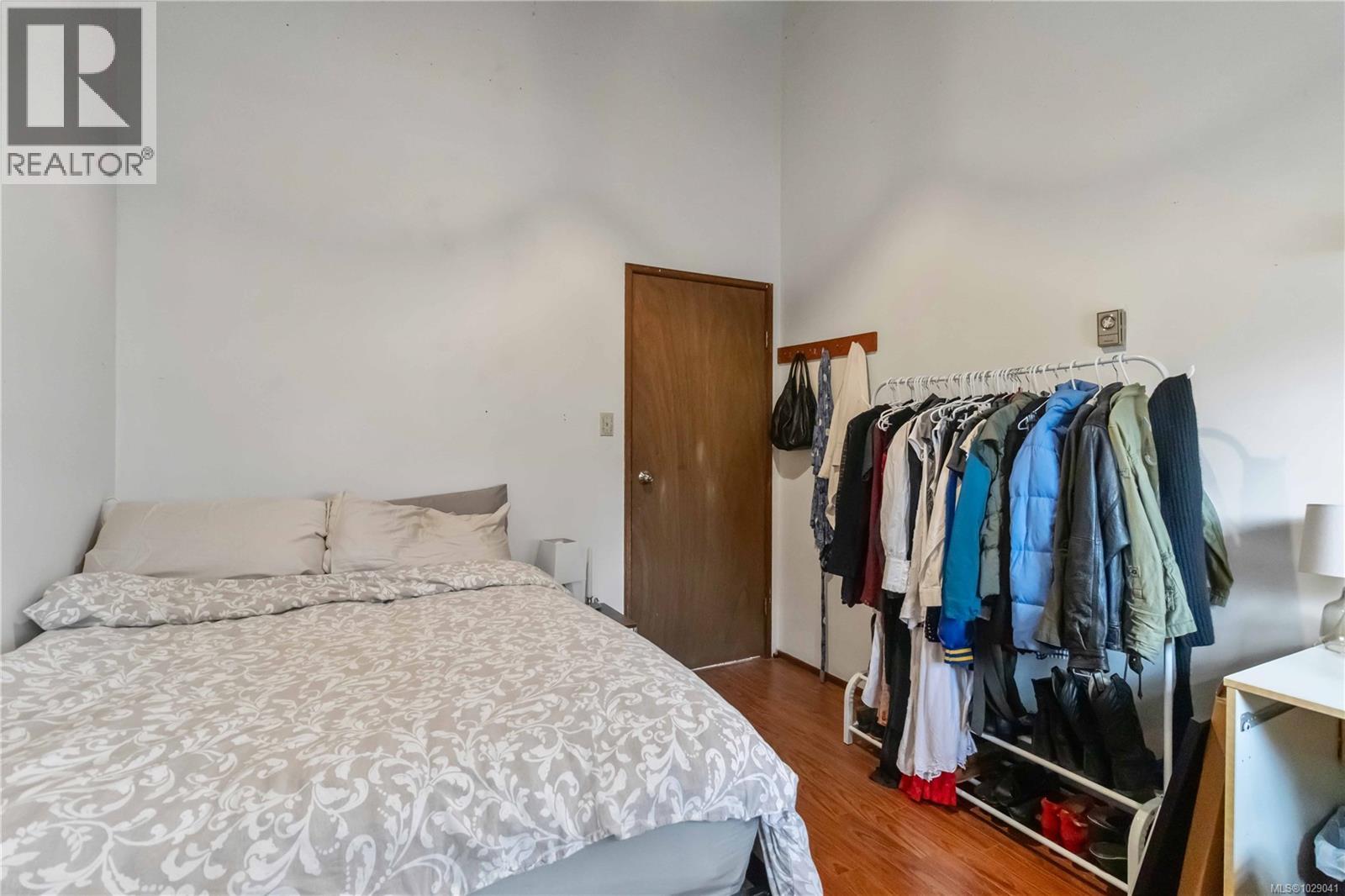 2753 Arbutus Rd, Saanich, British Columbia  V8N 5X7 - Photo 15 - 1029041