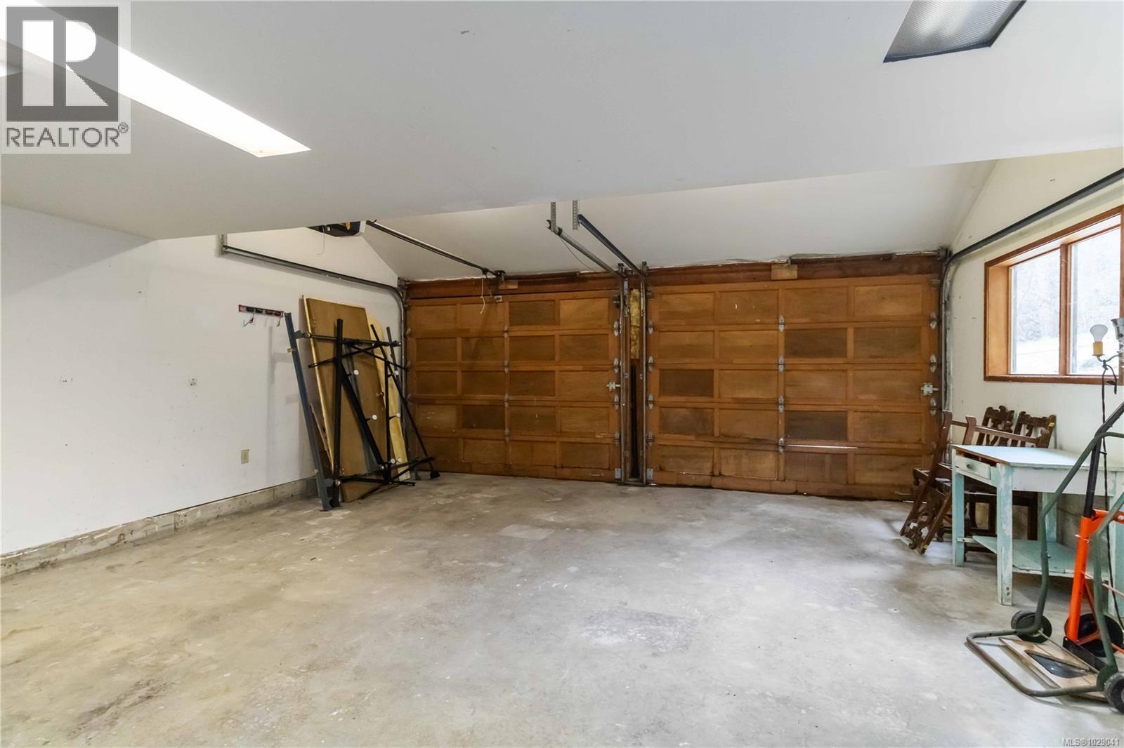 2753 Arbutus Rd, Saanich, British Columbia  V8N 5X7 - Photo 26 - 1029041