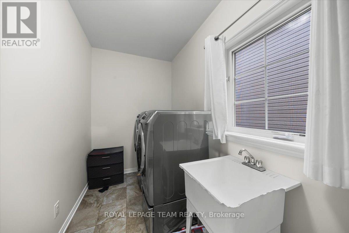 118 Culloden Crescent, Ottawa, Ontario  K2J 5Z9 - Photo 8 - X12889396