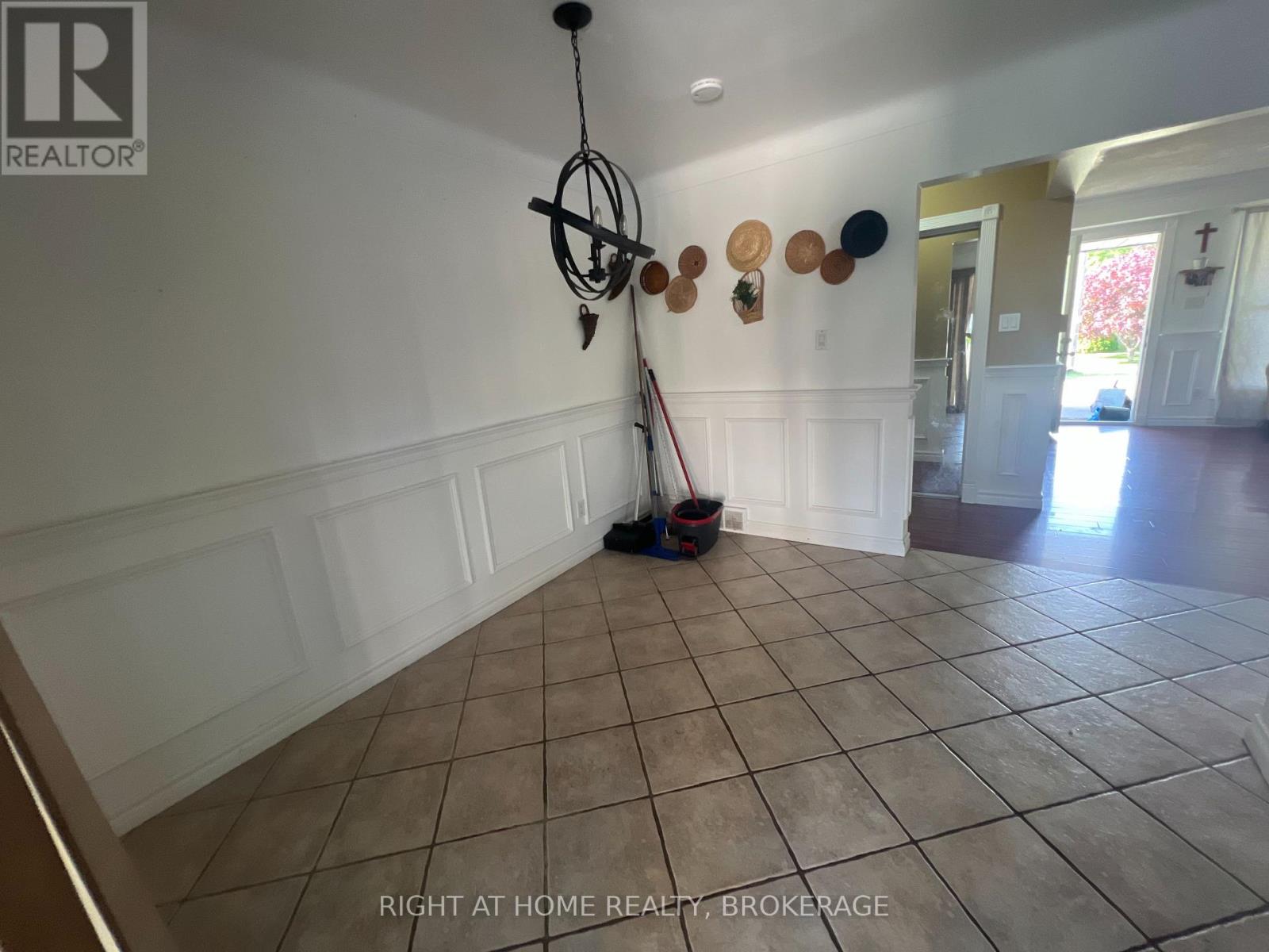 24 Grandview Drive, St. Catharines, Ontario  L2M 1A9 - Photo 5 - X12889362