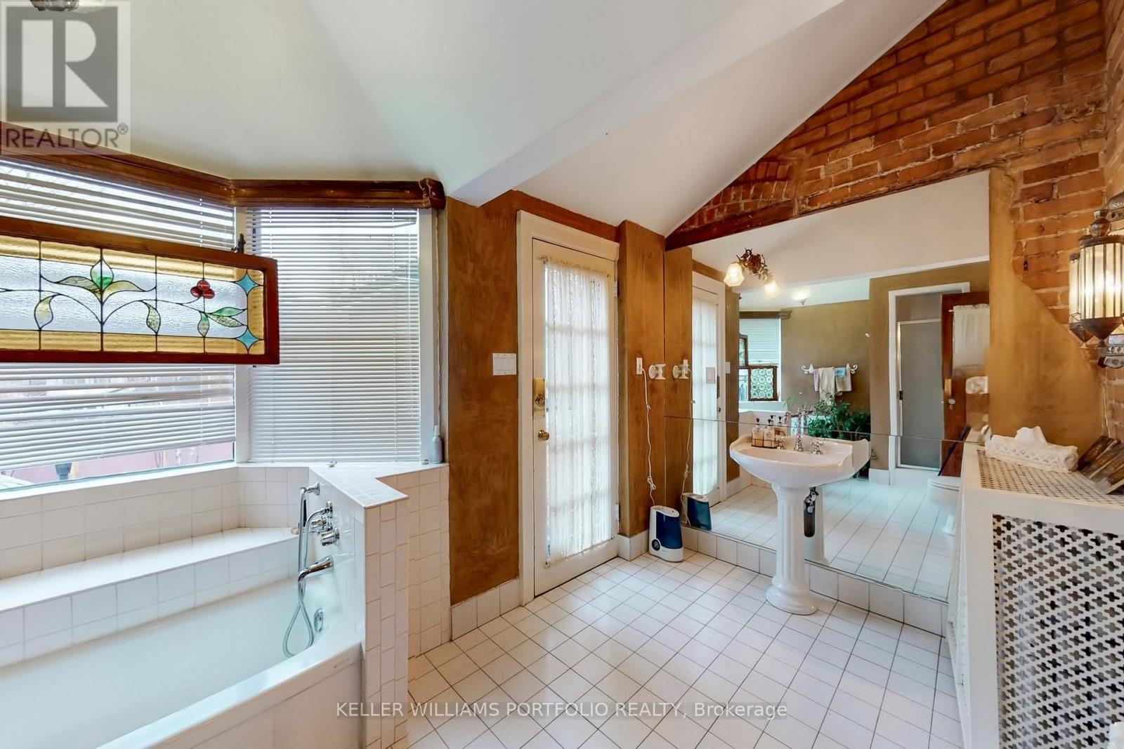 Main & 2nd - 97 Glengrove Avenue W, Toronto, Ontario  M4R 1N8 - Photo 17 - C12889376