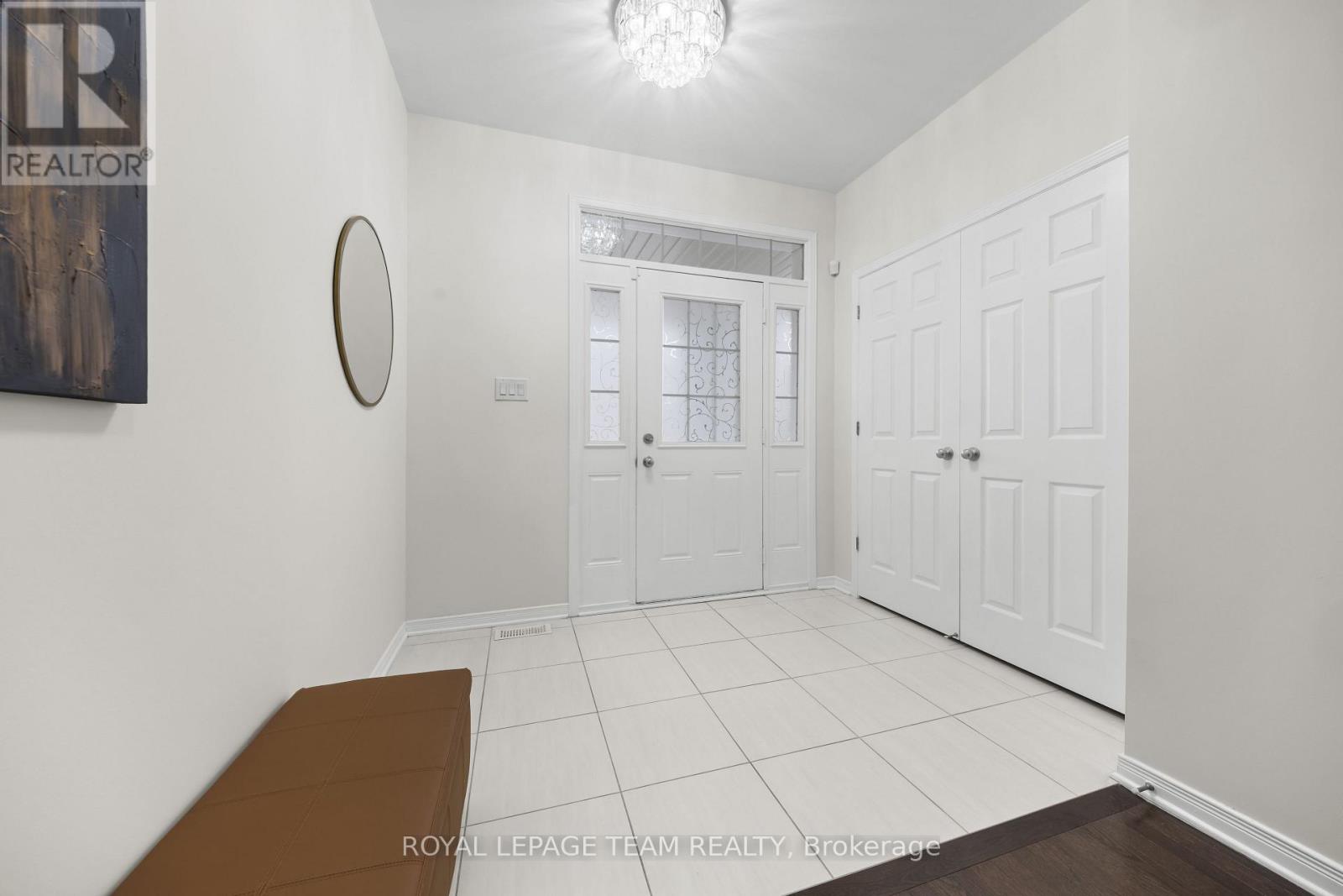 118 Culloden Crescent, Ottawa, Ontario  K2J 5Z9 - Photo 3 - X12889396