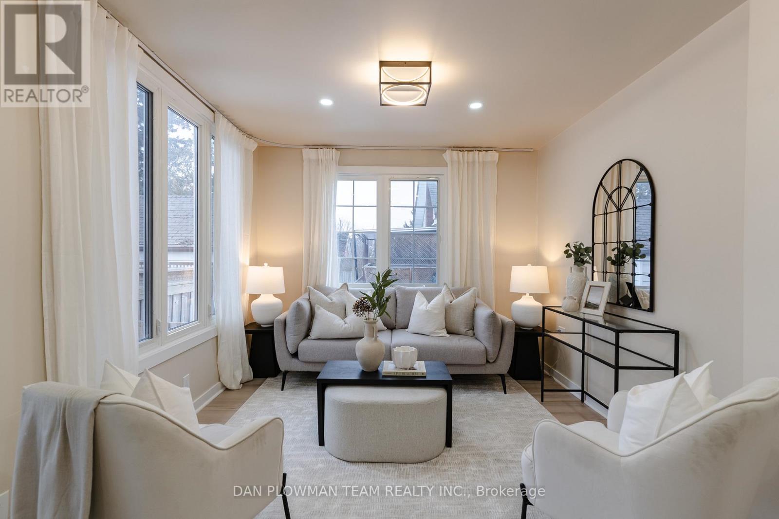 752 Douglas Street, Oshawa, Ontario  L1H 5C7 - Photo 2 - E12889394