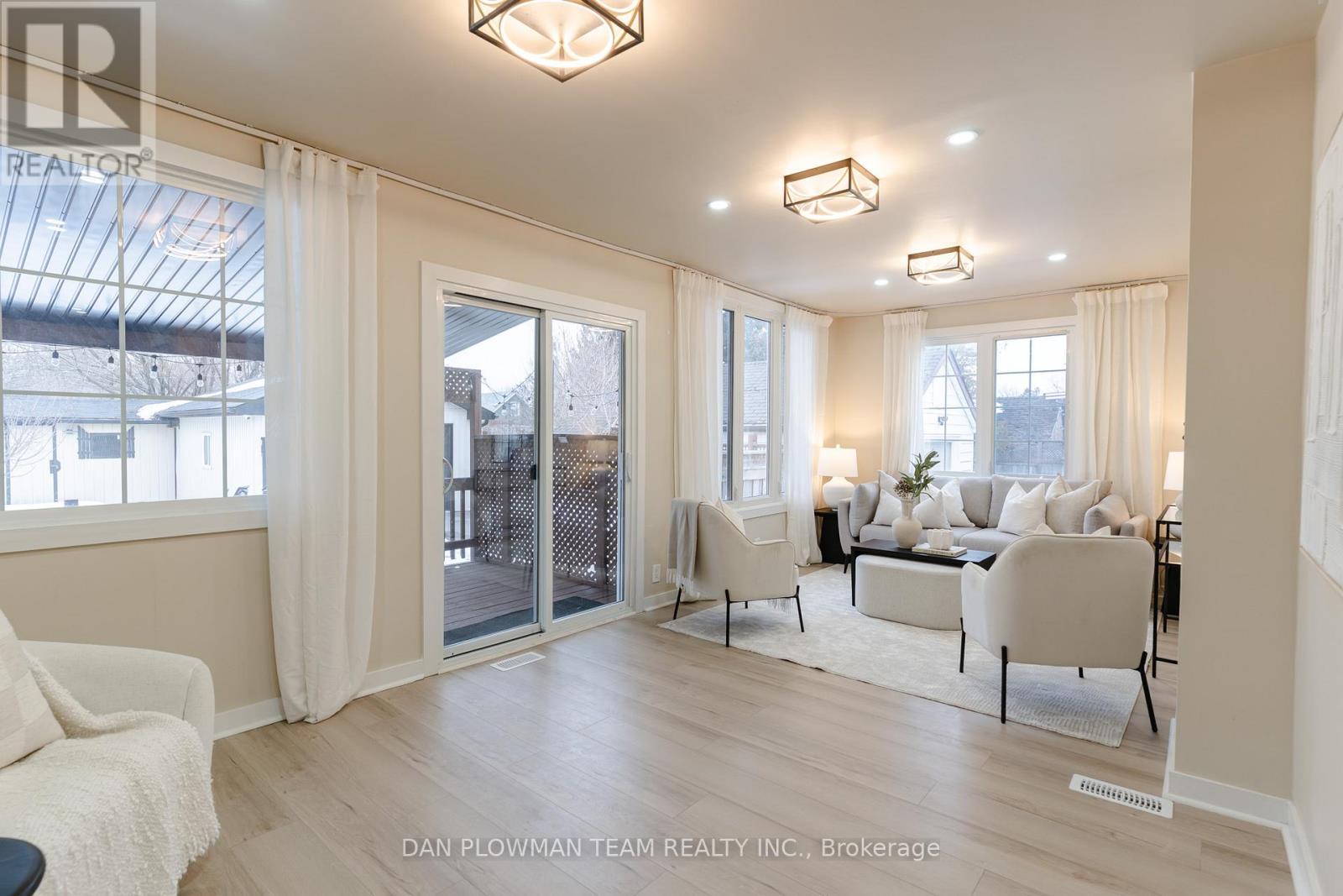 752 Douglas Street, Oshawa, Ontario  L1H 5C7 - Photo 5 - E12889394