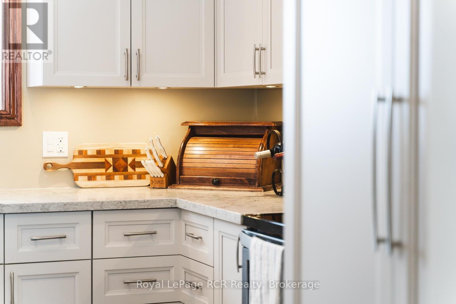 1003 Victoria Street, West Grey, Ontario  N0G 1C0 - Photo 10 - X12889374