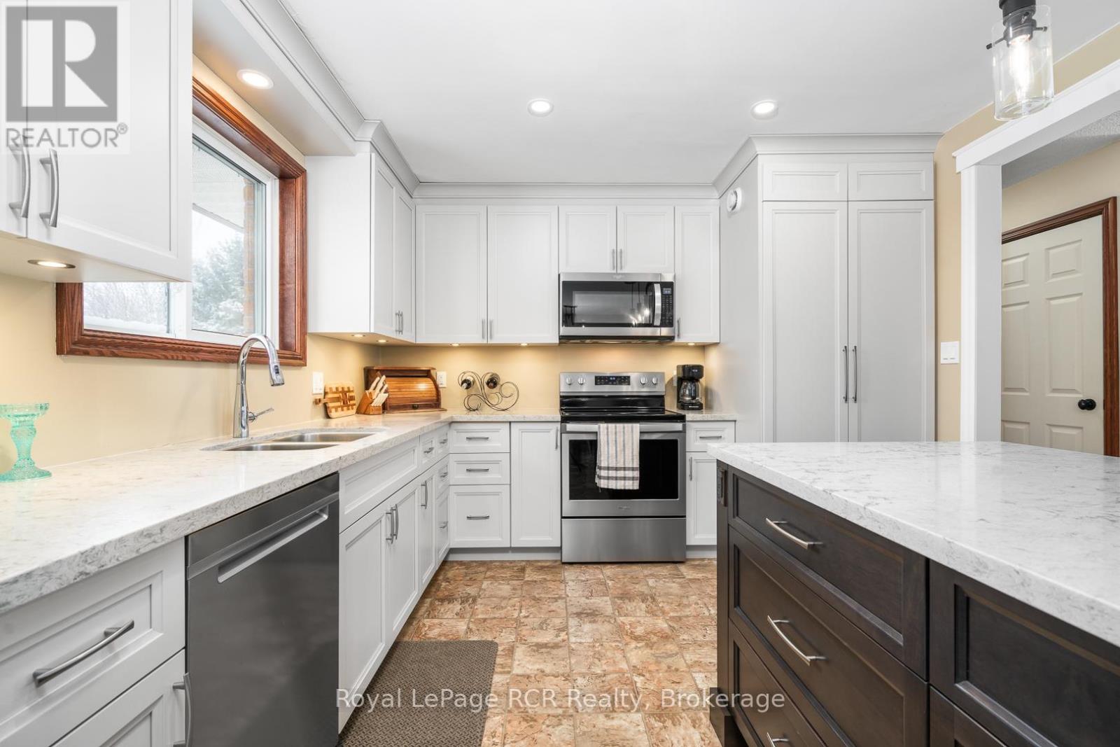 1003 Victoria Street, West Grey, Ontario  N0G 1C0 - Photo 11 - X12889374