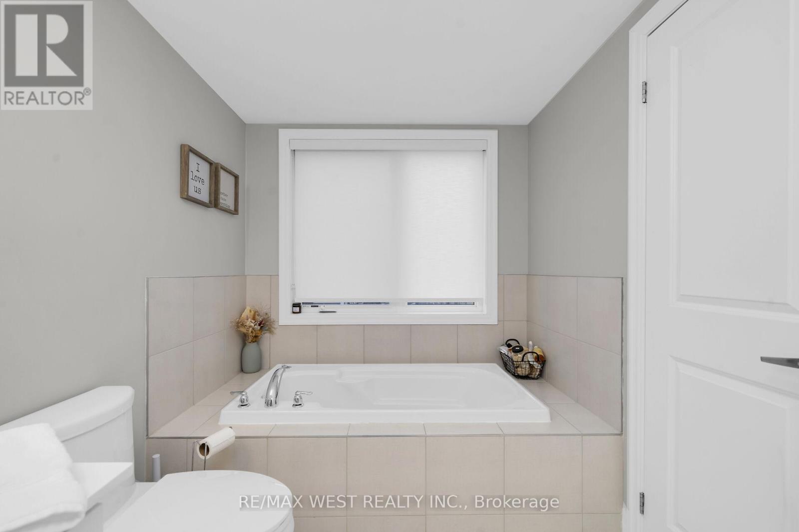 8208 Pine Valley Drive, Vaughan, Ontario L4L 0H6 - Photo 27 - N12886036